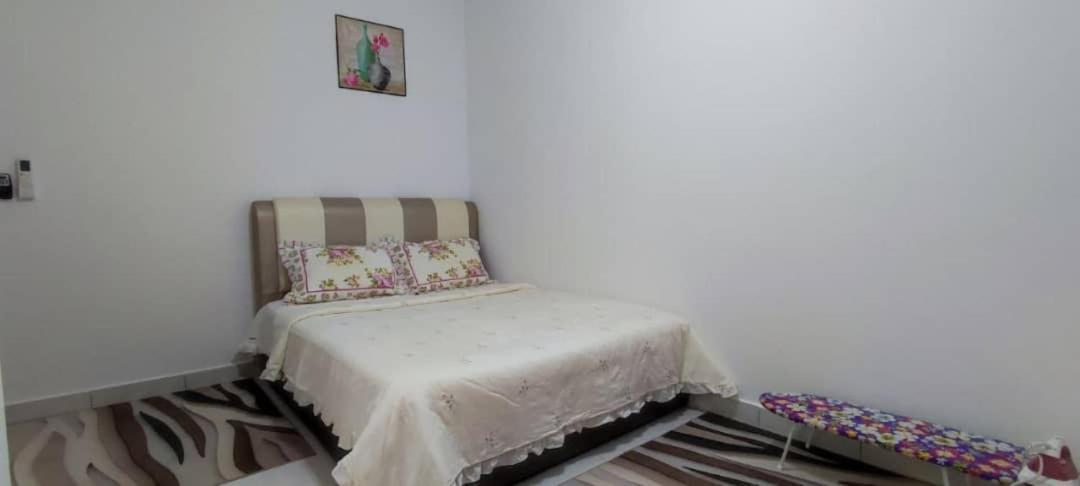 Rf Homestay Nilai Exteriör bild