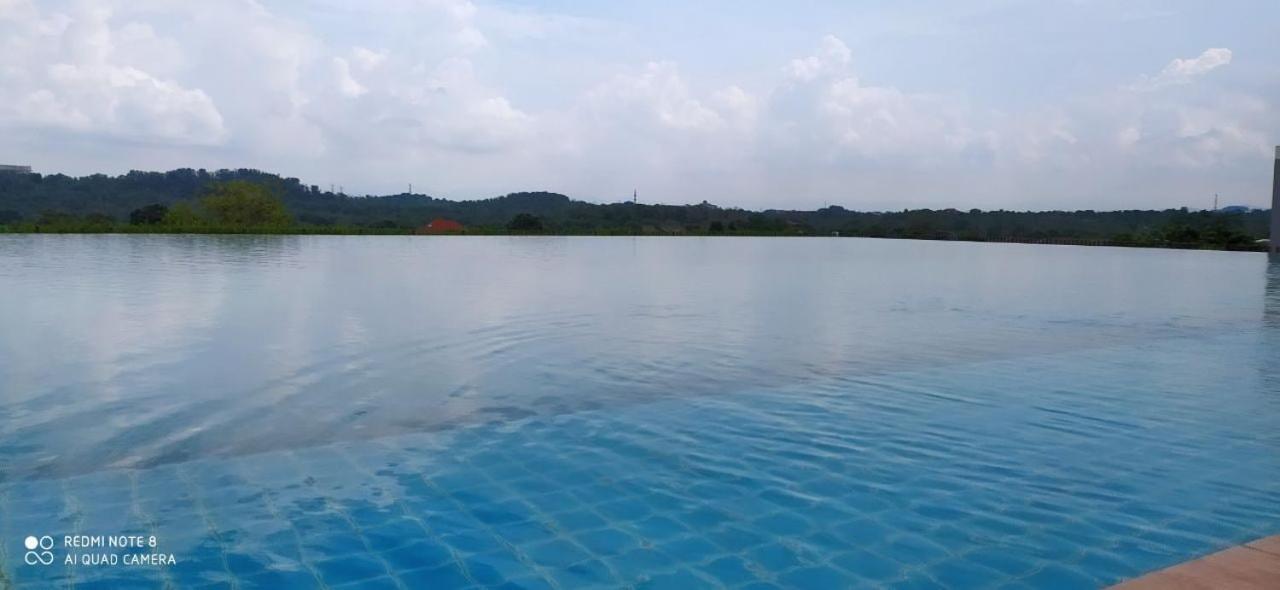 Rf Homestay Nilai Exteriör bild