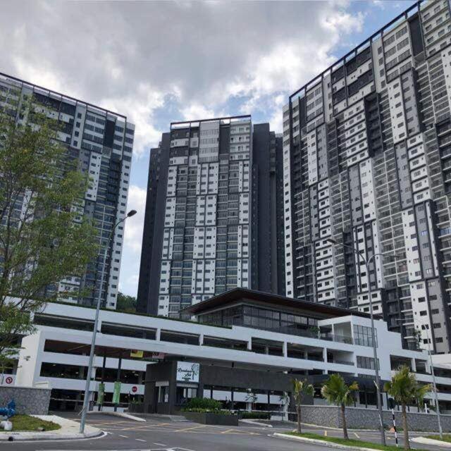 Rf Homestay Nilai Exteriör bild