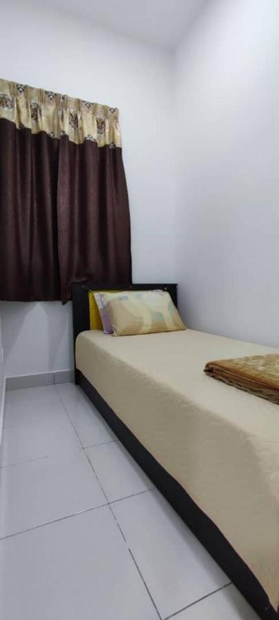 Rf Homestay Nilai Exteriör bild